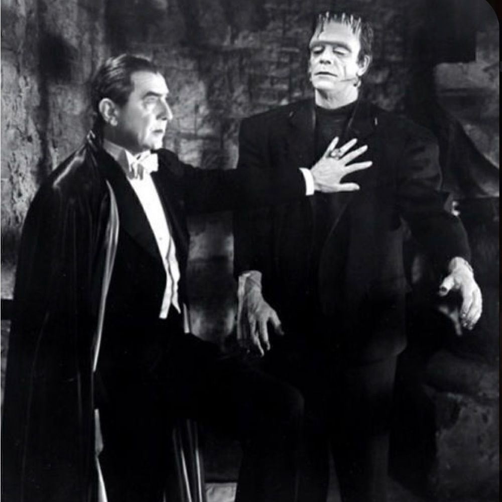 STOP! WAIT! LOOK PLATFORMS, FRANK! Adding items all this weekend!🖤🦇❤️🦇🖤